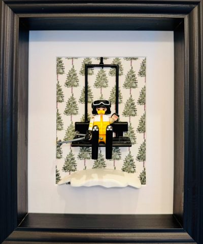 Tableau où la figurine playmobil est celle du célèbre Jean Claude Dusse, un des héros des bronzés font du ski dans une de ces scènes cultes