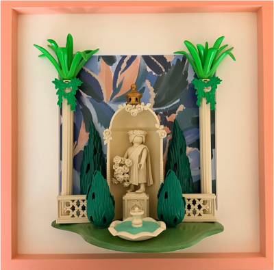 Tableau Villa Médicis avec statue ivoire, cyprès, fontaine turquoise et colonnes dans un cadre carré rose poudré.